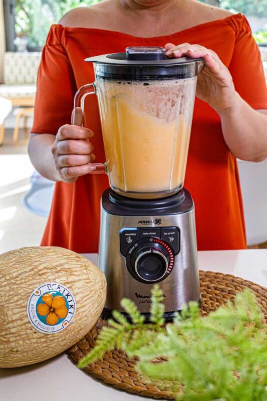 Paso 3 receta de cóctel Waikiki floral