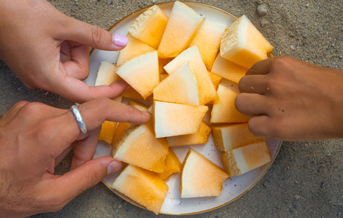 El melón Waikiki tiene un aroma particular y sorprendente. Su sabor recuerda a la vainilla. Su textura es crujiente y refrescante.